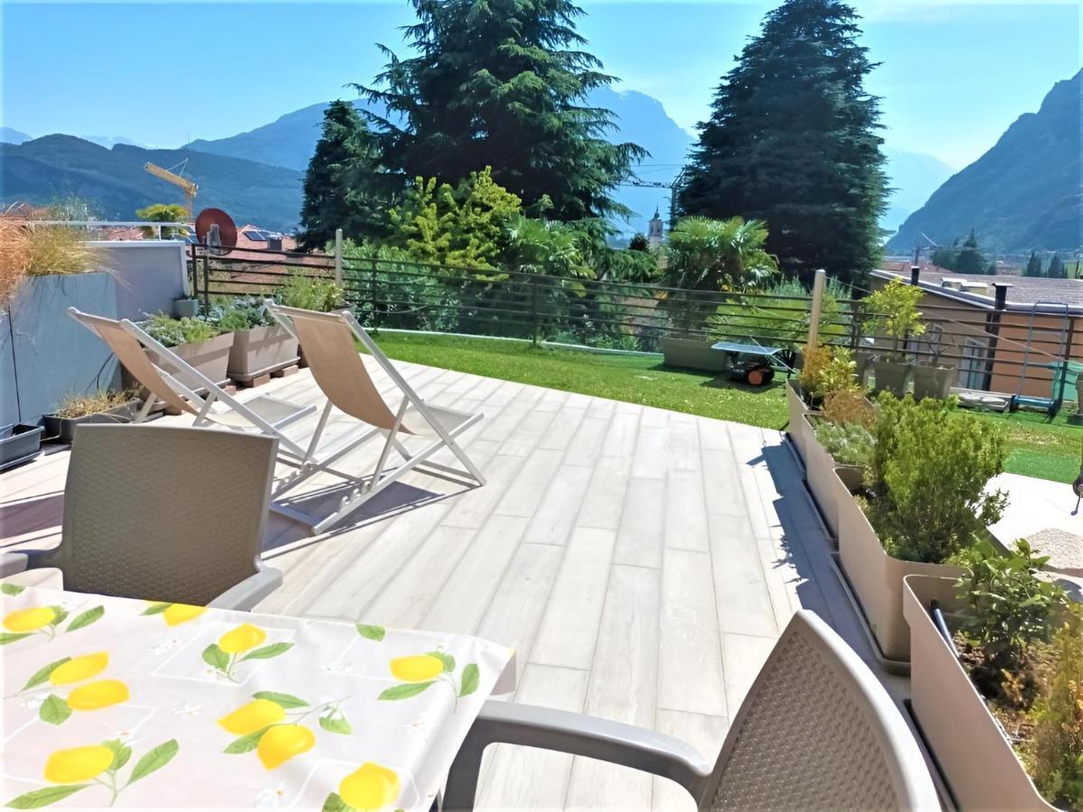 Waterfall & Pool Riva del Garda Exterior foto